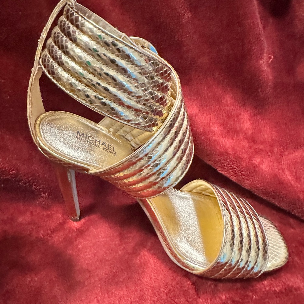 Goddess gold Michael Kors heels, stunning color and like new condition. Size 7